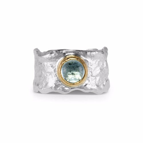 Ring in silver with cabochon blue topaz set in 18ct gold. - paul magen
