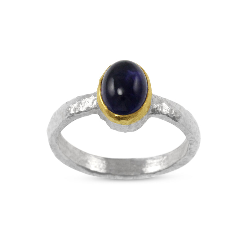 Ring in silver with a cabochon amethyst in a gold setting. - paul magen
