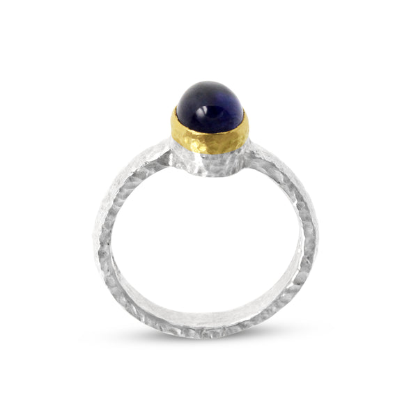 Ring in silver with a cabochon amethyst in a gold setting. - paul magen