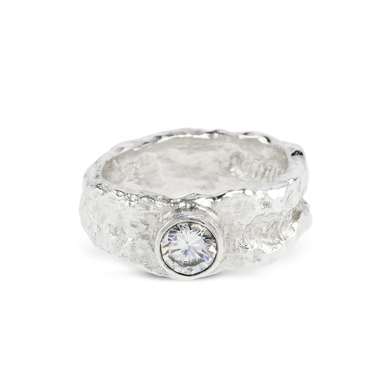 Ring in silver set with white cubic zirconia. - paul magen